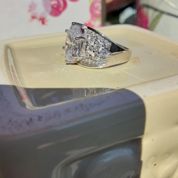 Beautiful CZ Sterling Statement Ring - Picture 4 of 7